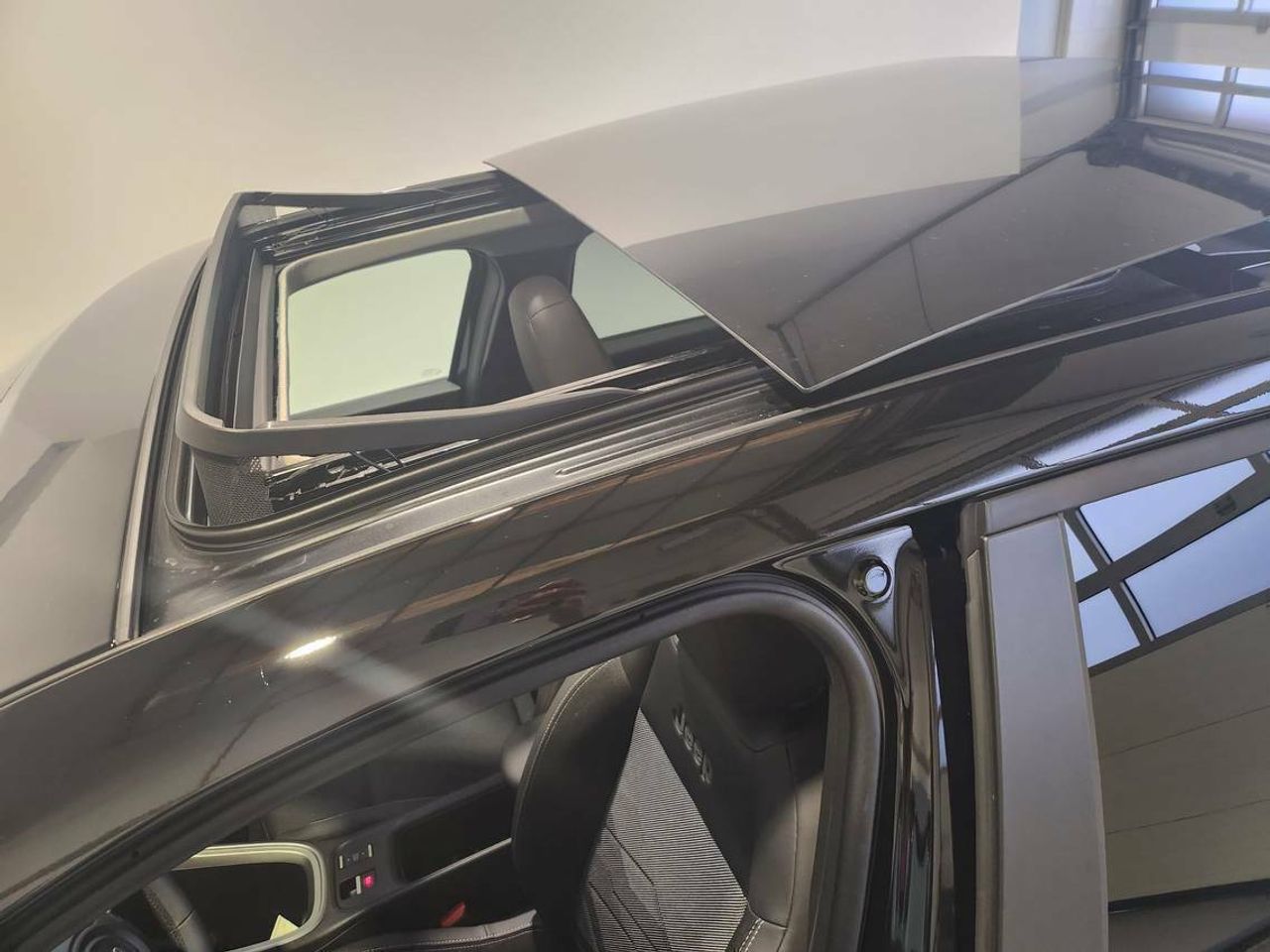 Jeep Avenger Summit BEV 115kW (156CV) - foto 36