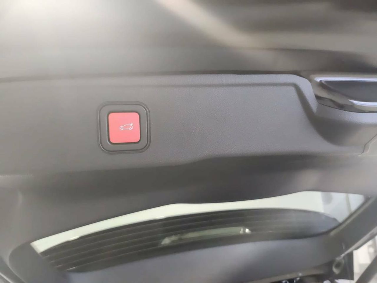 Jeep Avenger Summit BEV 115kW (156CV) - foto 9