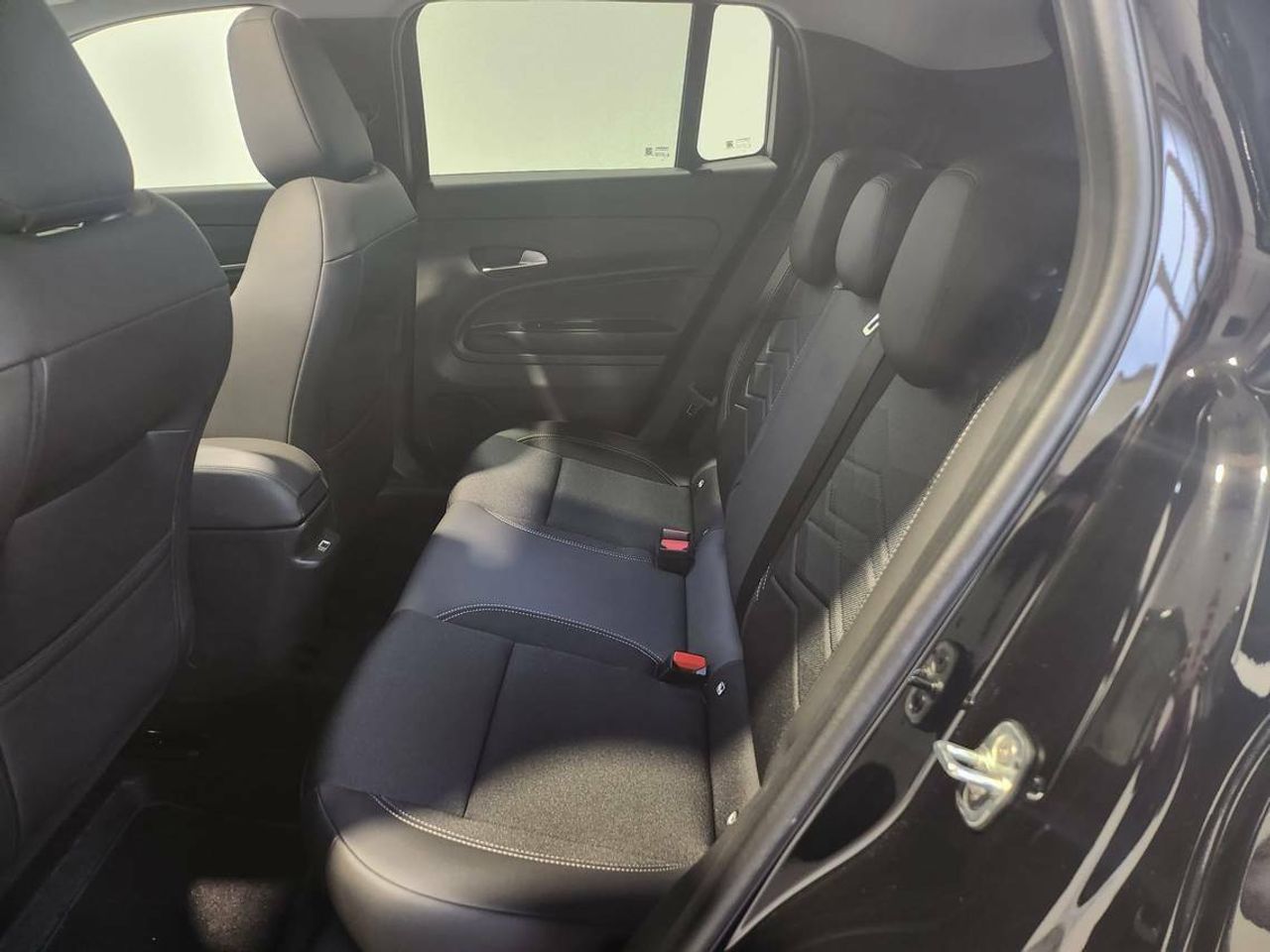 Jeep Avenger Summit BEV 115kW (156CV) - foto 15