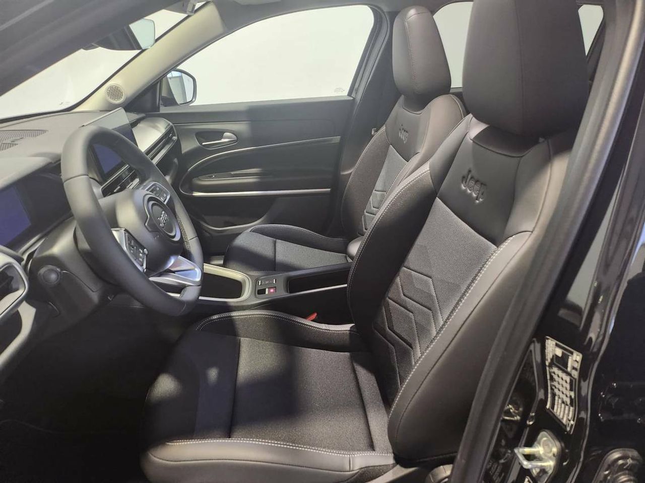 Jeep Avenger Summit BEV 115kW (156CV) - foto 13