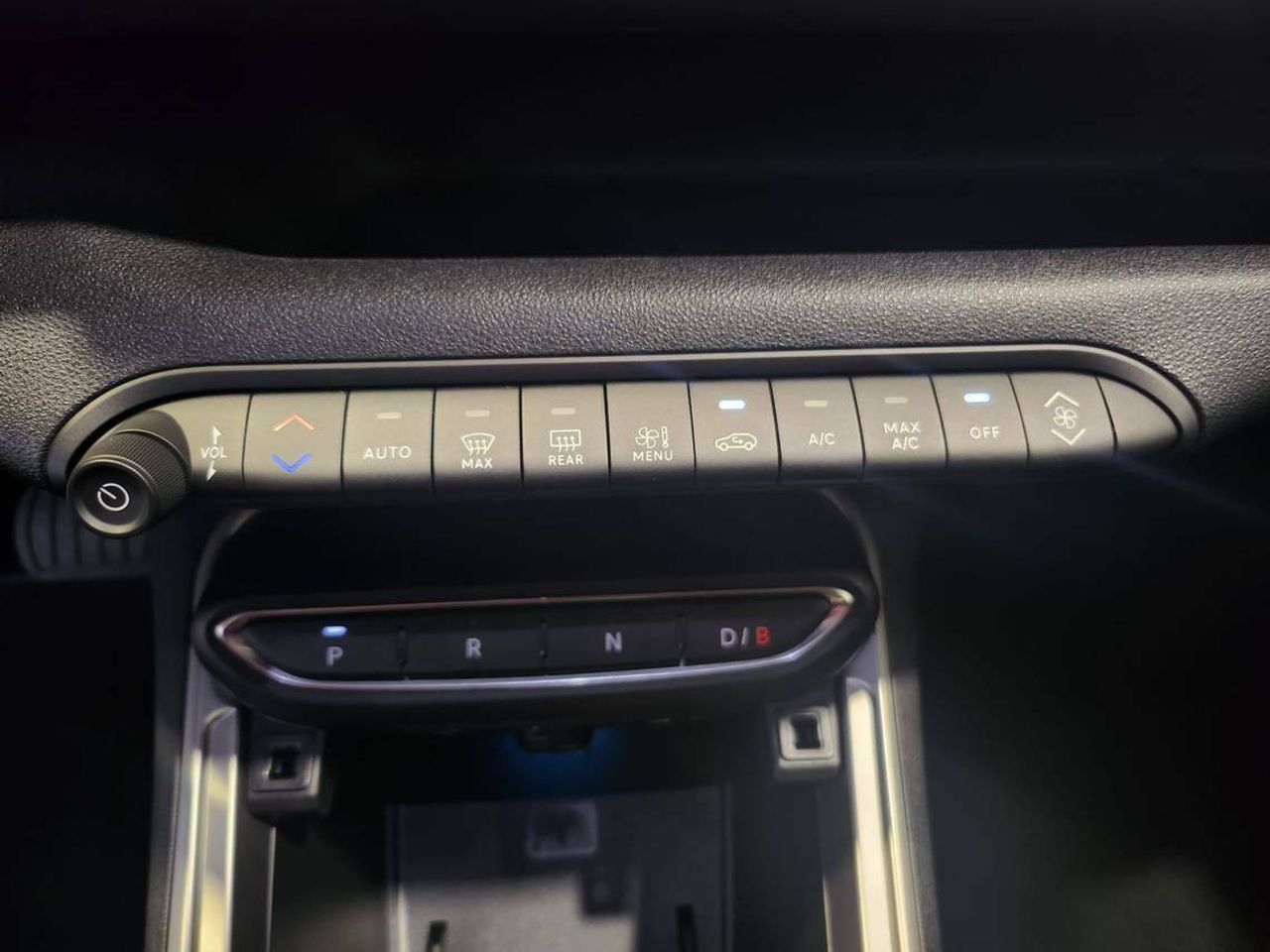 Jeep Avenger Summit BEV 115kW (156CV) - foto 28