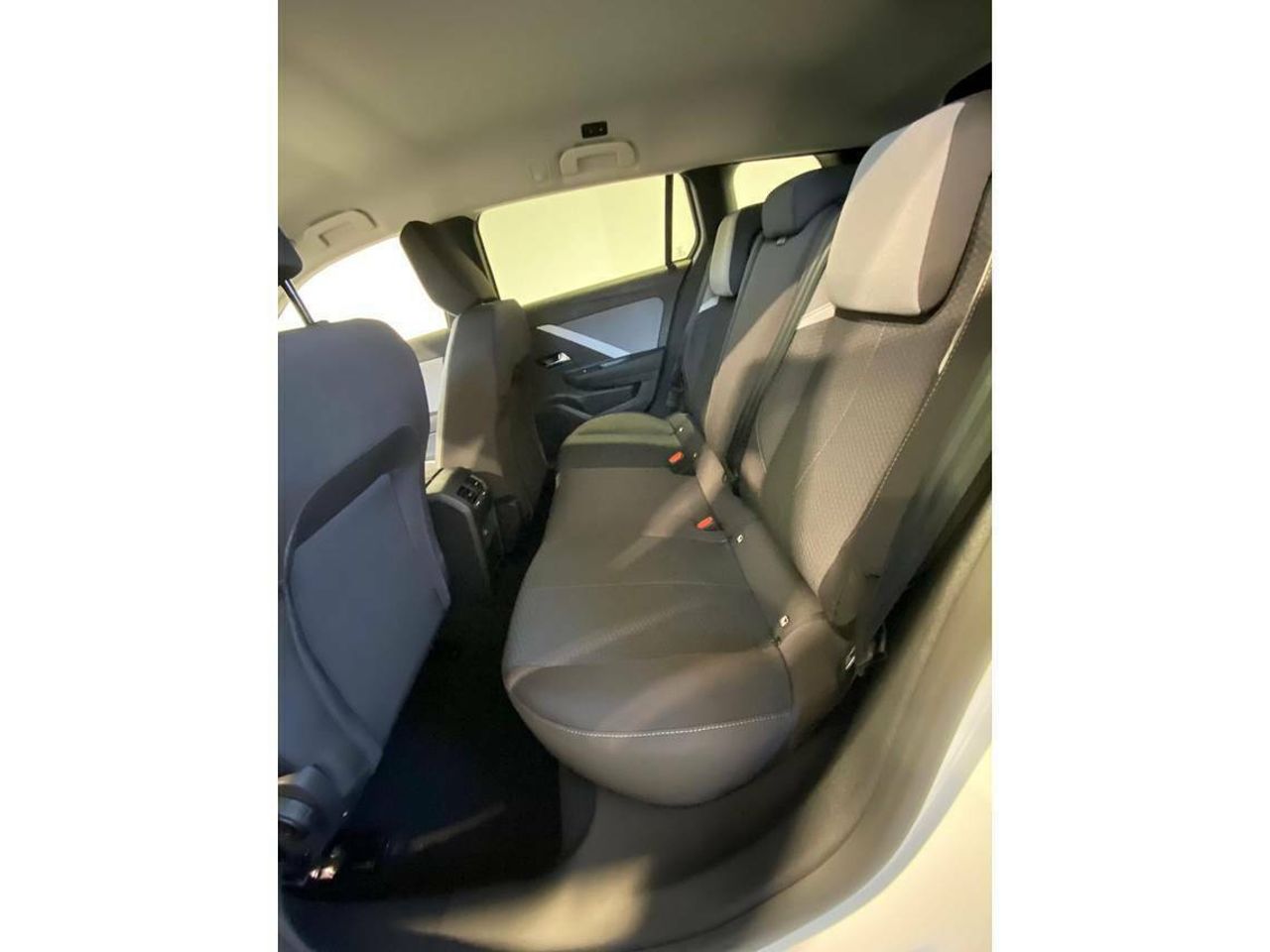 Opel Astra Edition 1.2T XHT Hybrid 100kW   eDCT - foto 17