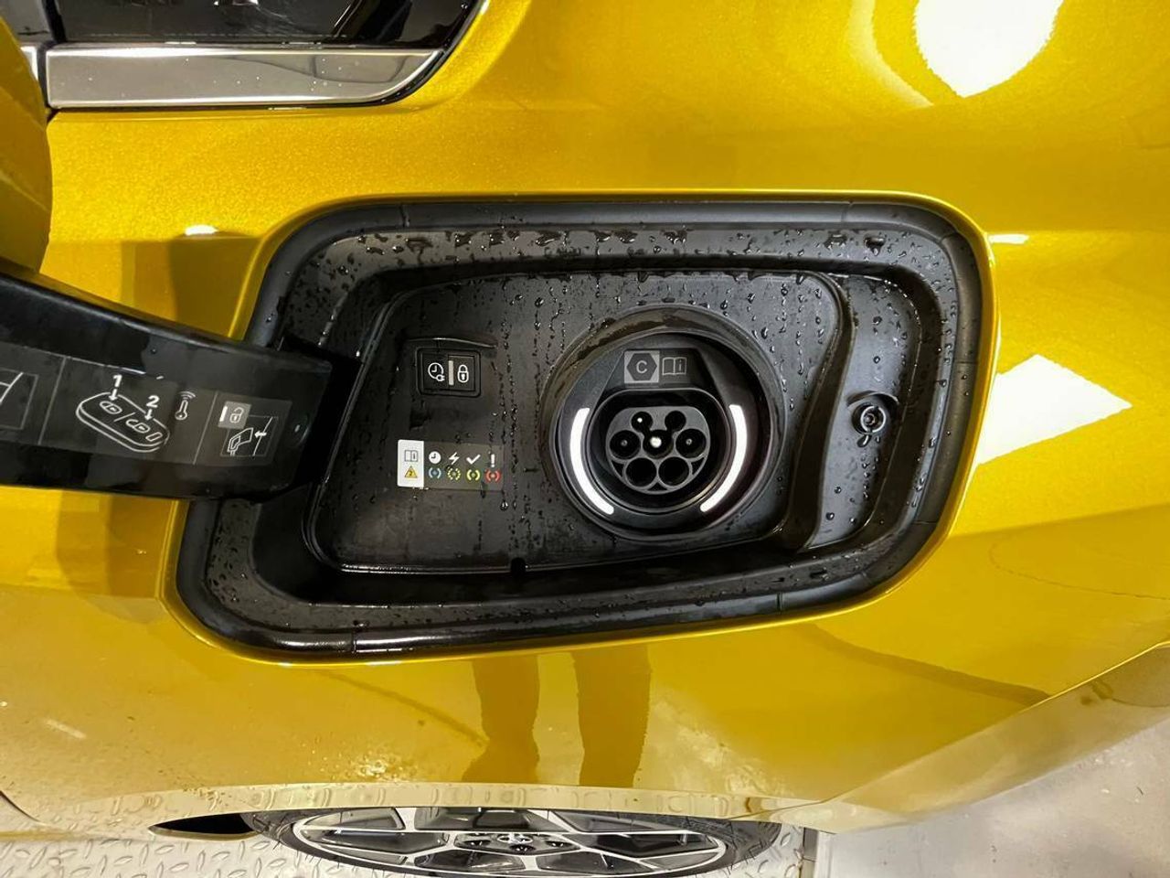 Opel Astra Ultimate 1.6T Hybrid 132kW (180CV)   Auto - foto 29