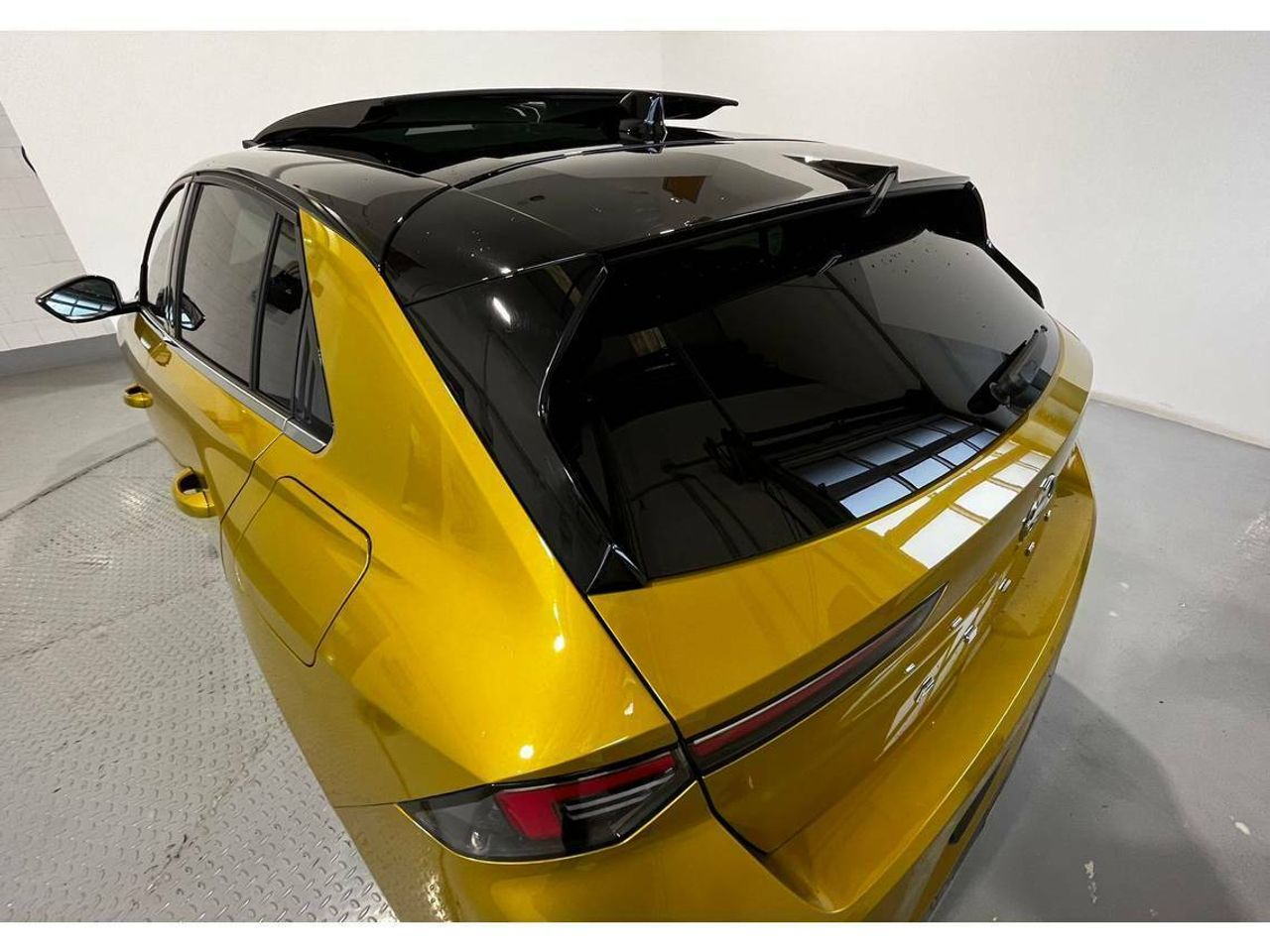 Opel Astra Ultimate 1.6T Hybrid 132kW (180CV)   Auto - foto 28