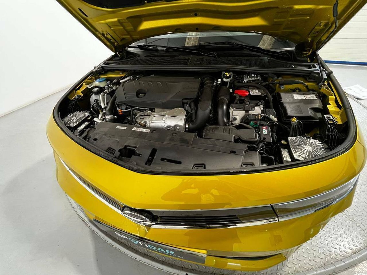 Opel Astra Ultimate 1.6T Hybrid 132kW (180CV)   Auto - foto 33