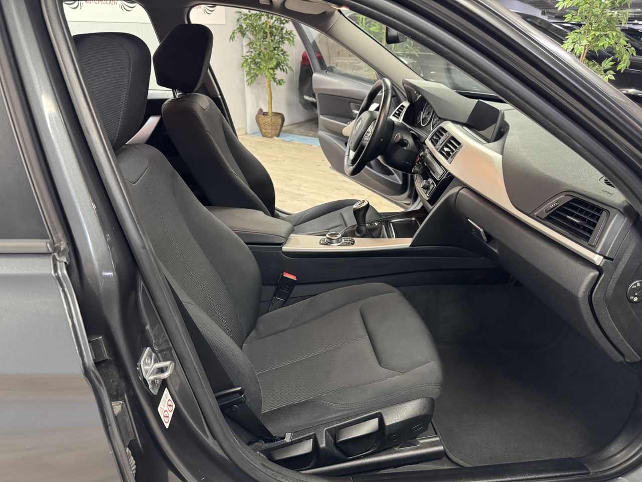 BMW Serie 3 318D  - Foto 16