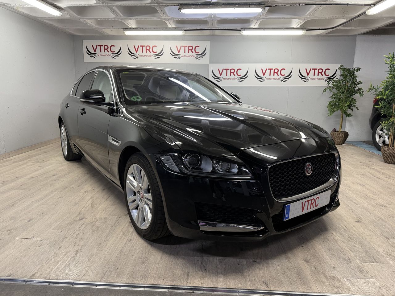 jaguar xf 2017 /