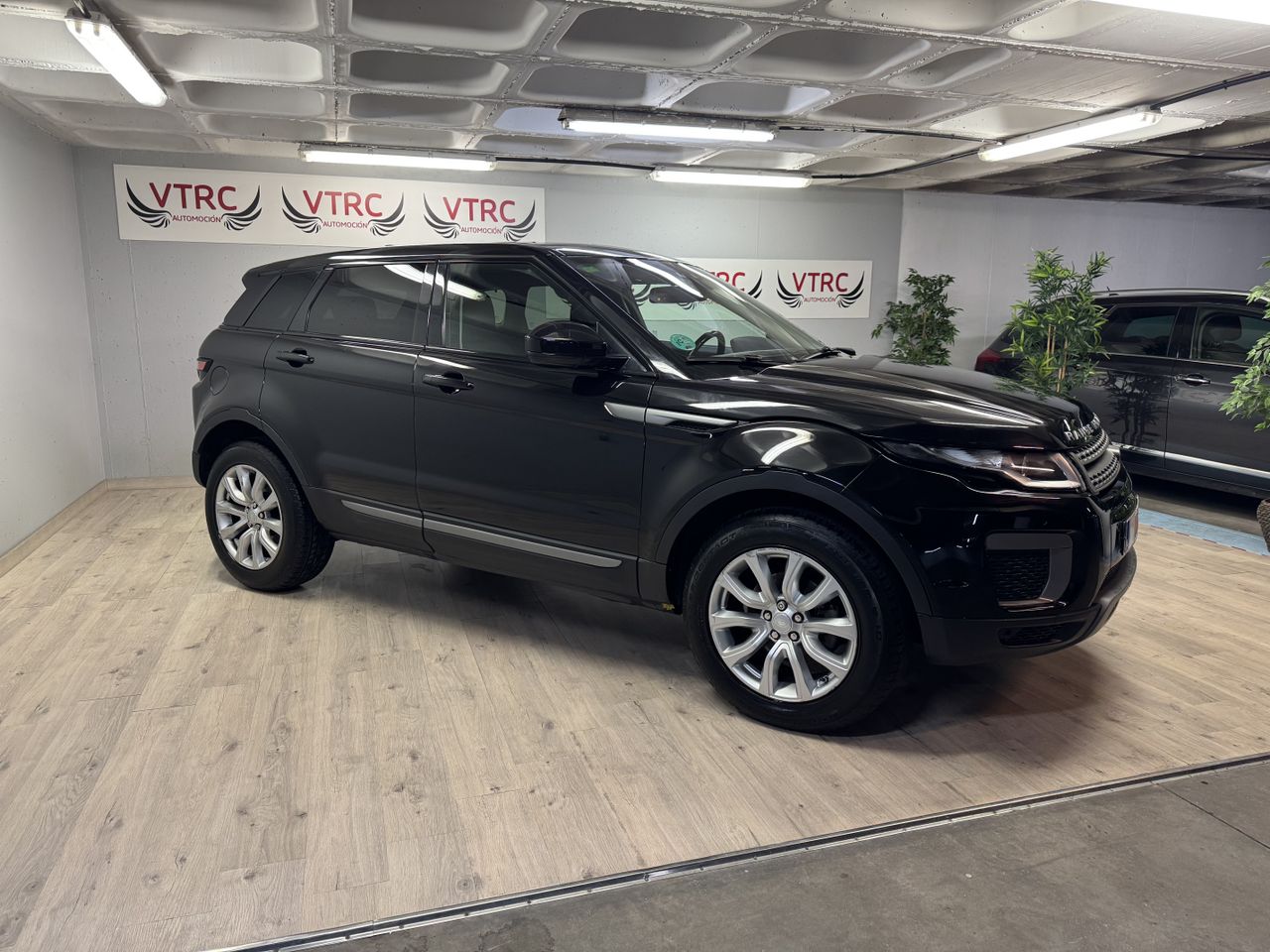Land-Rover Range Rover Evoque 2.0eD4 Pure 2WD 150, 110kW/150 PS  - Foto 5