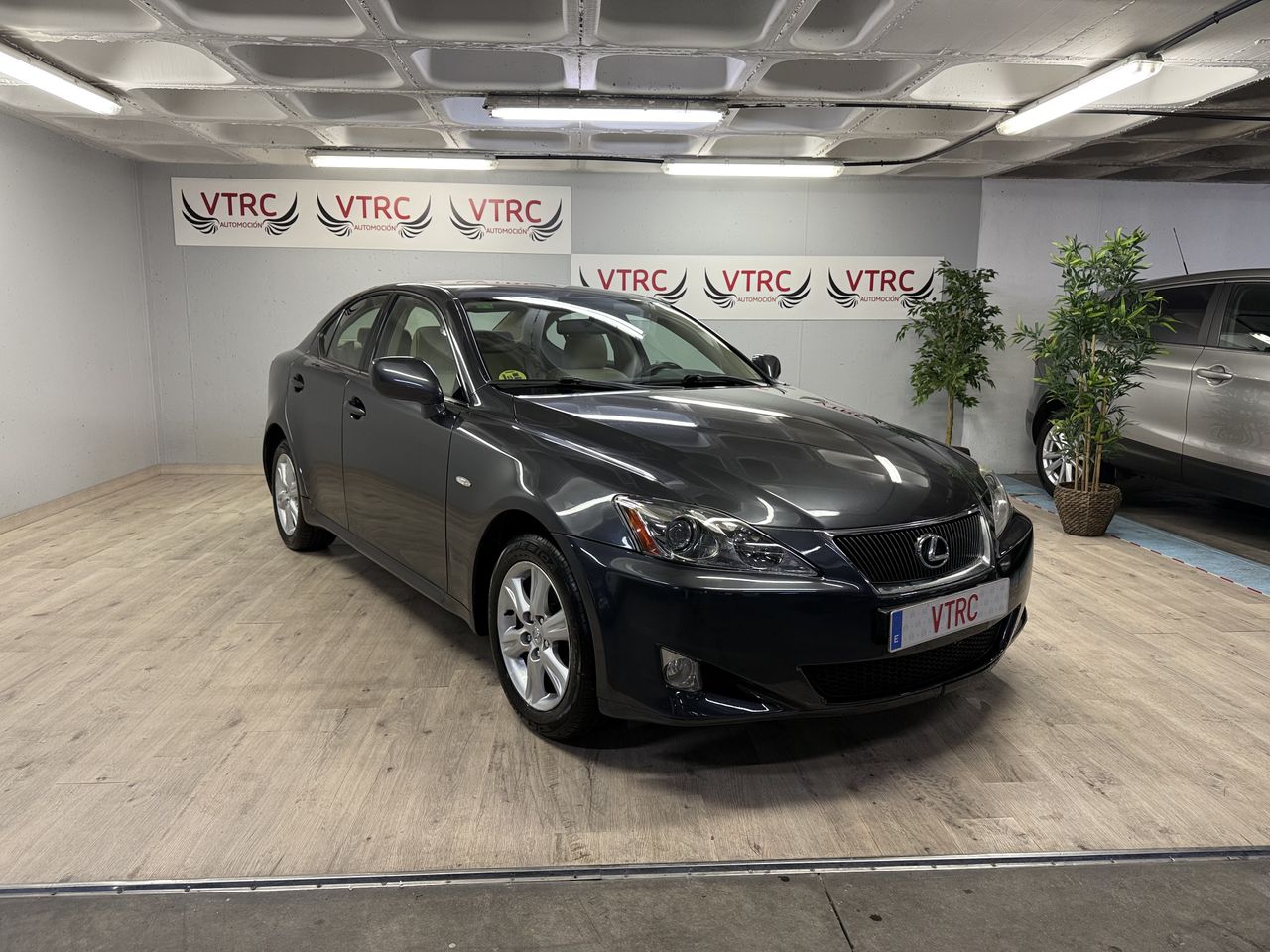 lexus is 2006 /