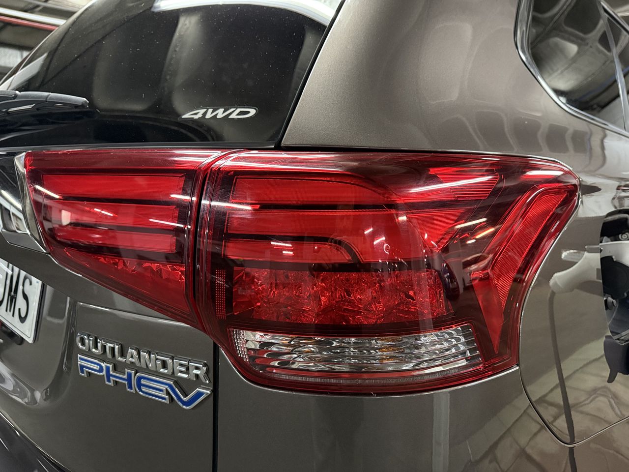 Mitsubishi Outlander plug-in híbrido OUTLANDER PHEV KAITEKI 4WD  - Foto 9