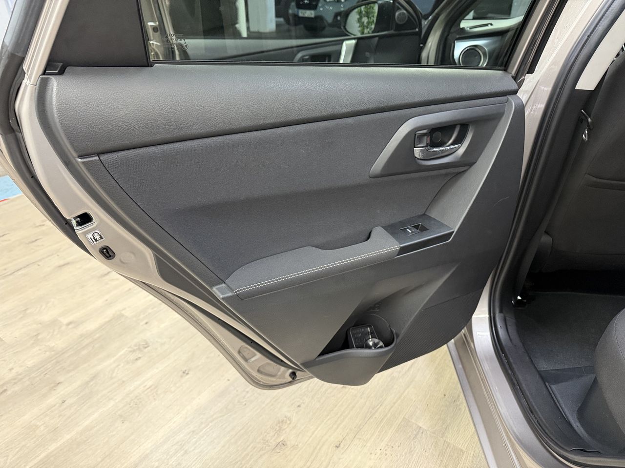 Toyota Auris Hybrid Advance  - Foto 12