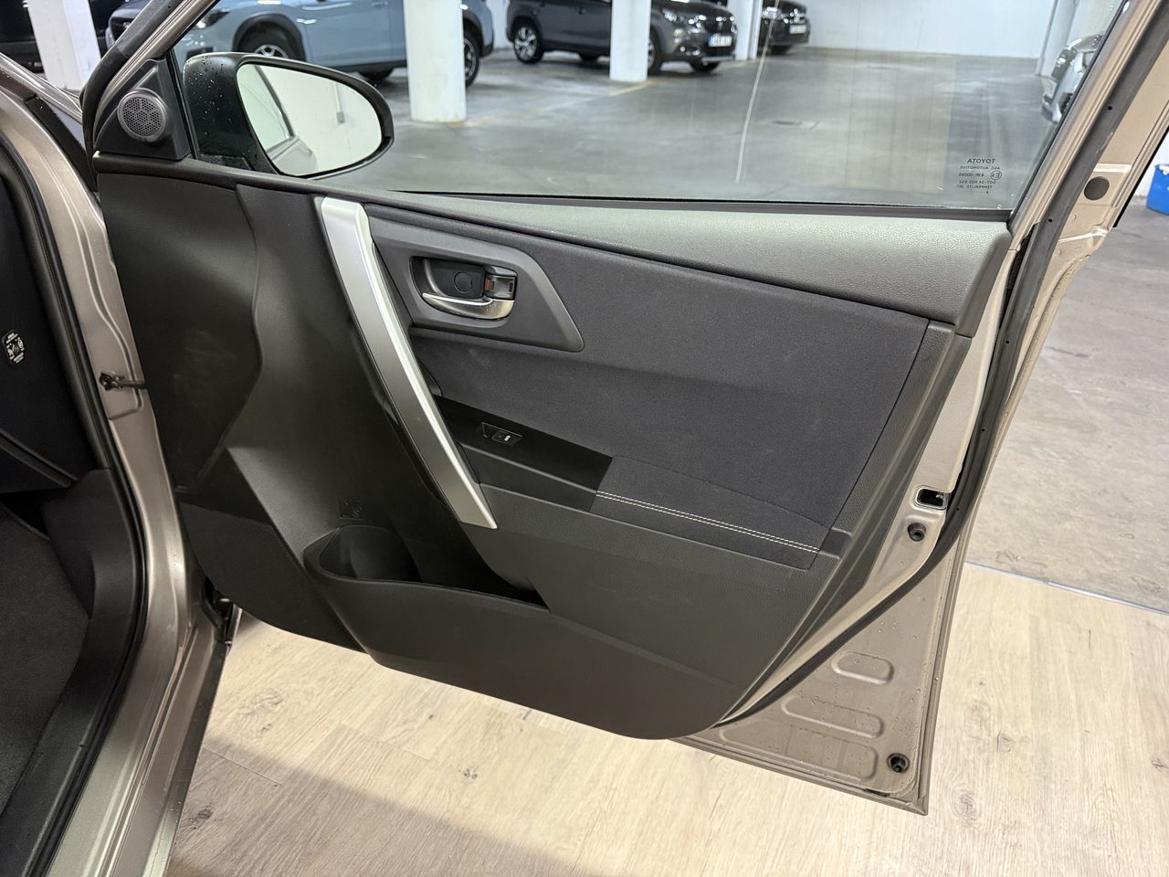 Toyota Auris Hybrid Advance  - Foto 17