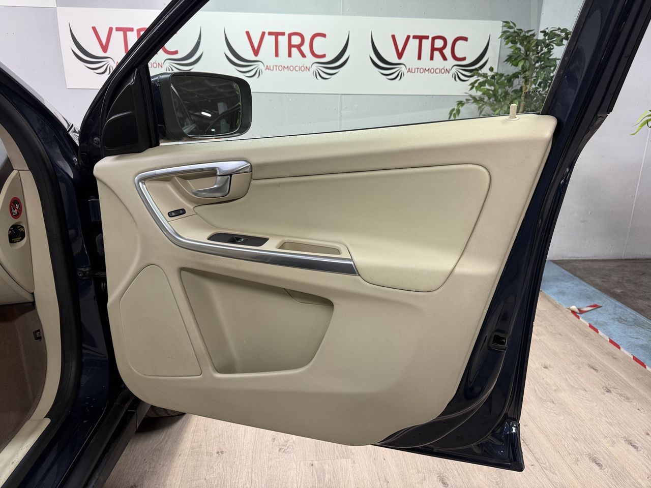 Volvo XC60 D3  MOMENTUM  - Foto 20