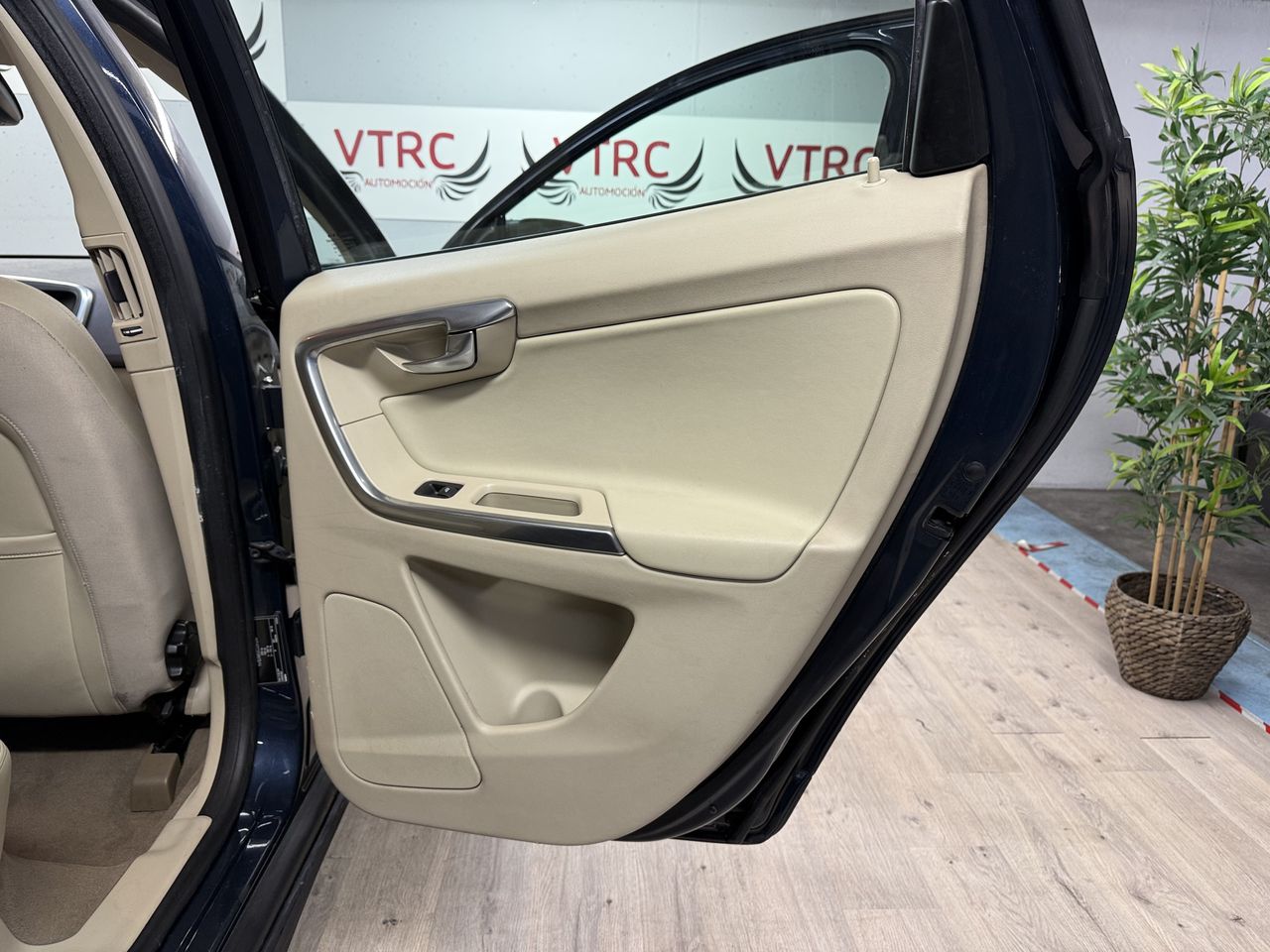 Volvo XC60 D3  MOMENTUM  - Foto 19