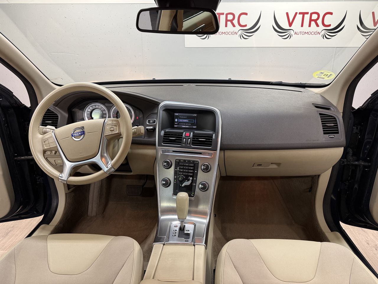 Volvo XC60 D3  MOMENTUM  - Foto 3