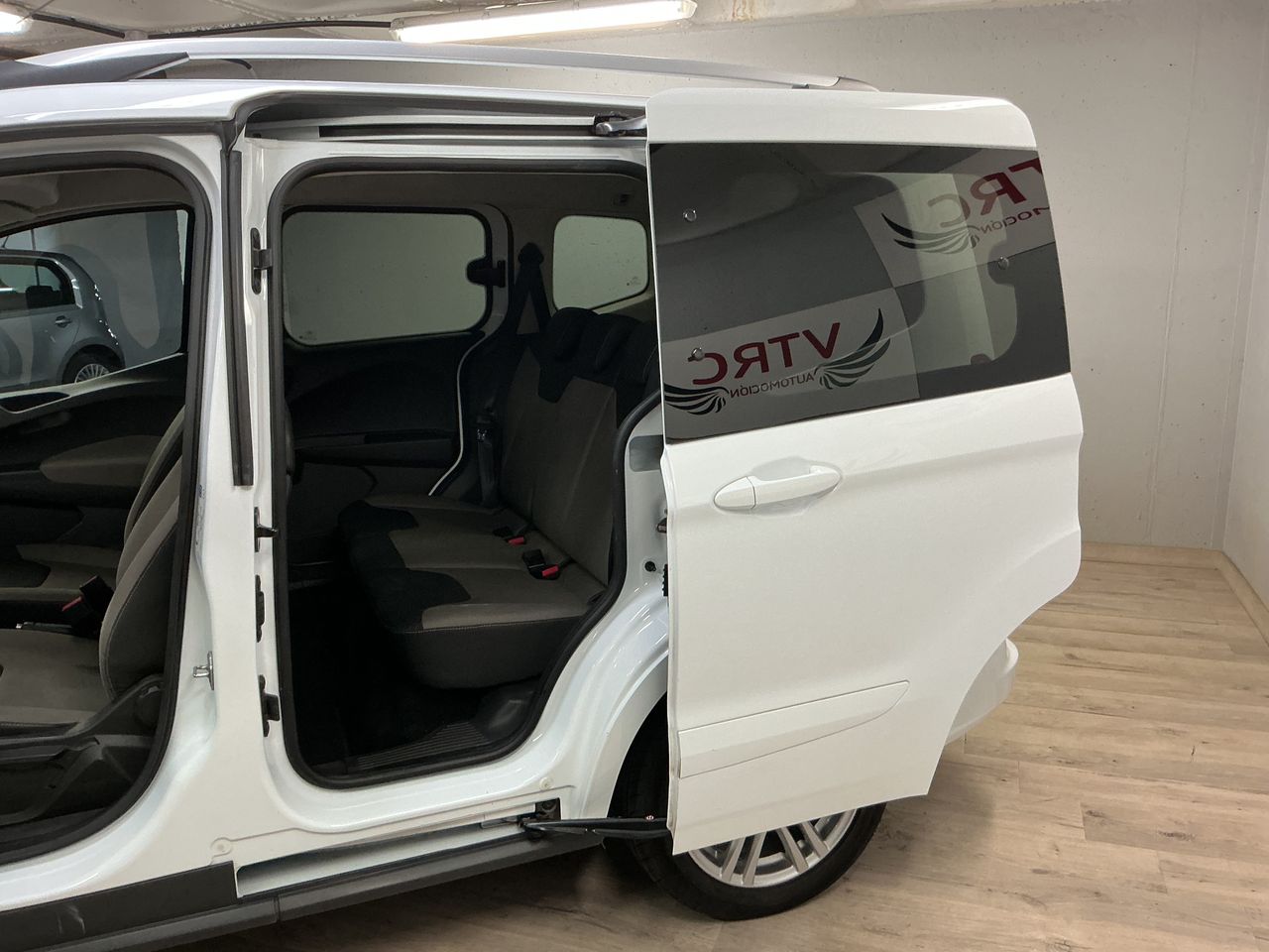 Ford Tourneo Courier 1.0 EcoBoost Sport  - Foto 9