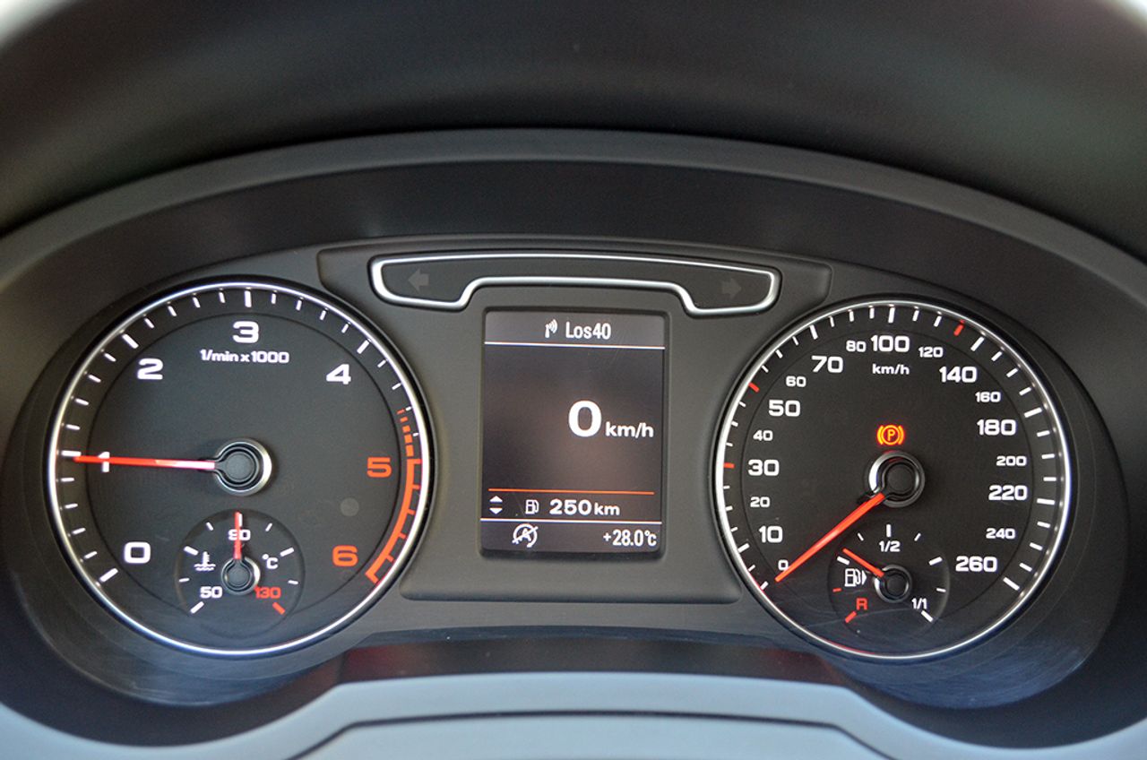 Audi Q3 2.0 Tdi 140cv Ambition  - Foto 24