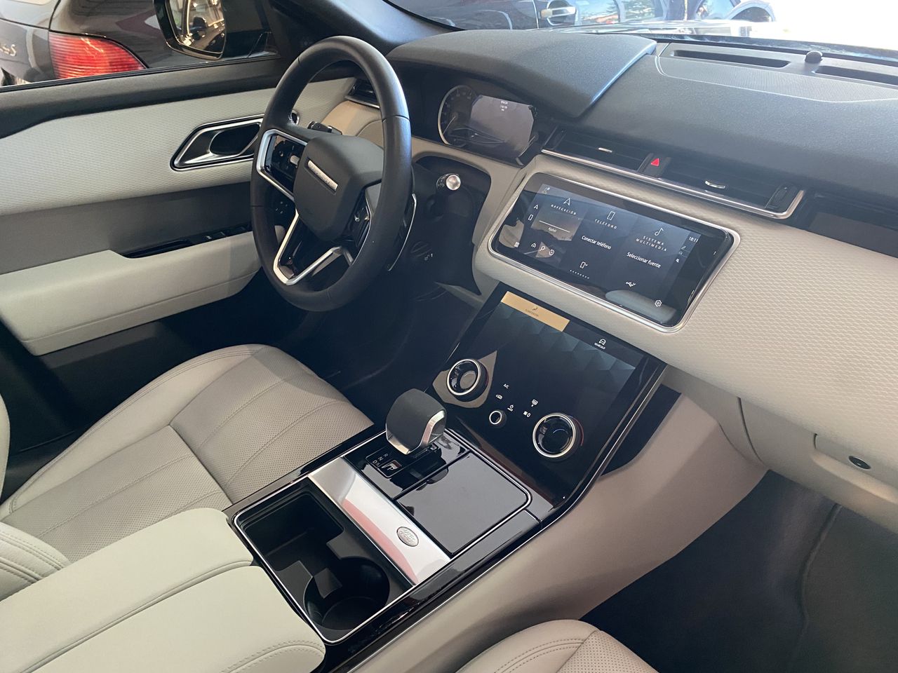 Land-Rover Range Rover Velar 2.0D I4 150kW RDynamic S 4WD Auto  - Foto 28