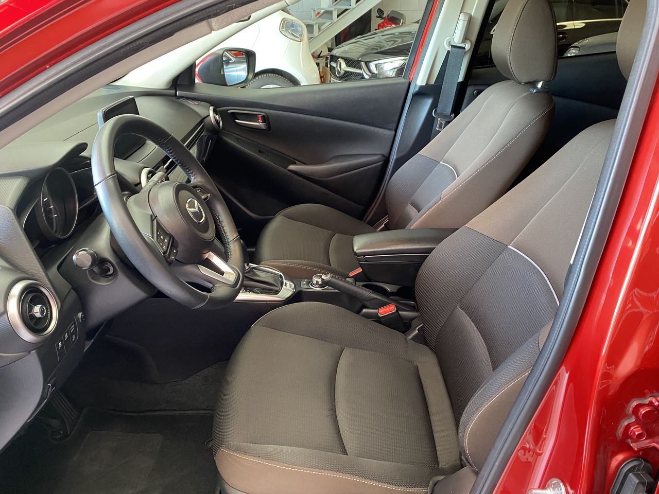 Mazda 2 1.5 GE 66kW 90CV Black Tech Edition AT  - Foto 16