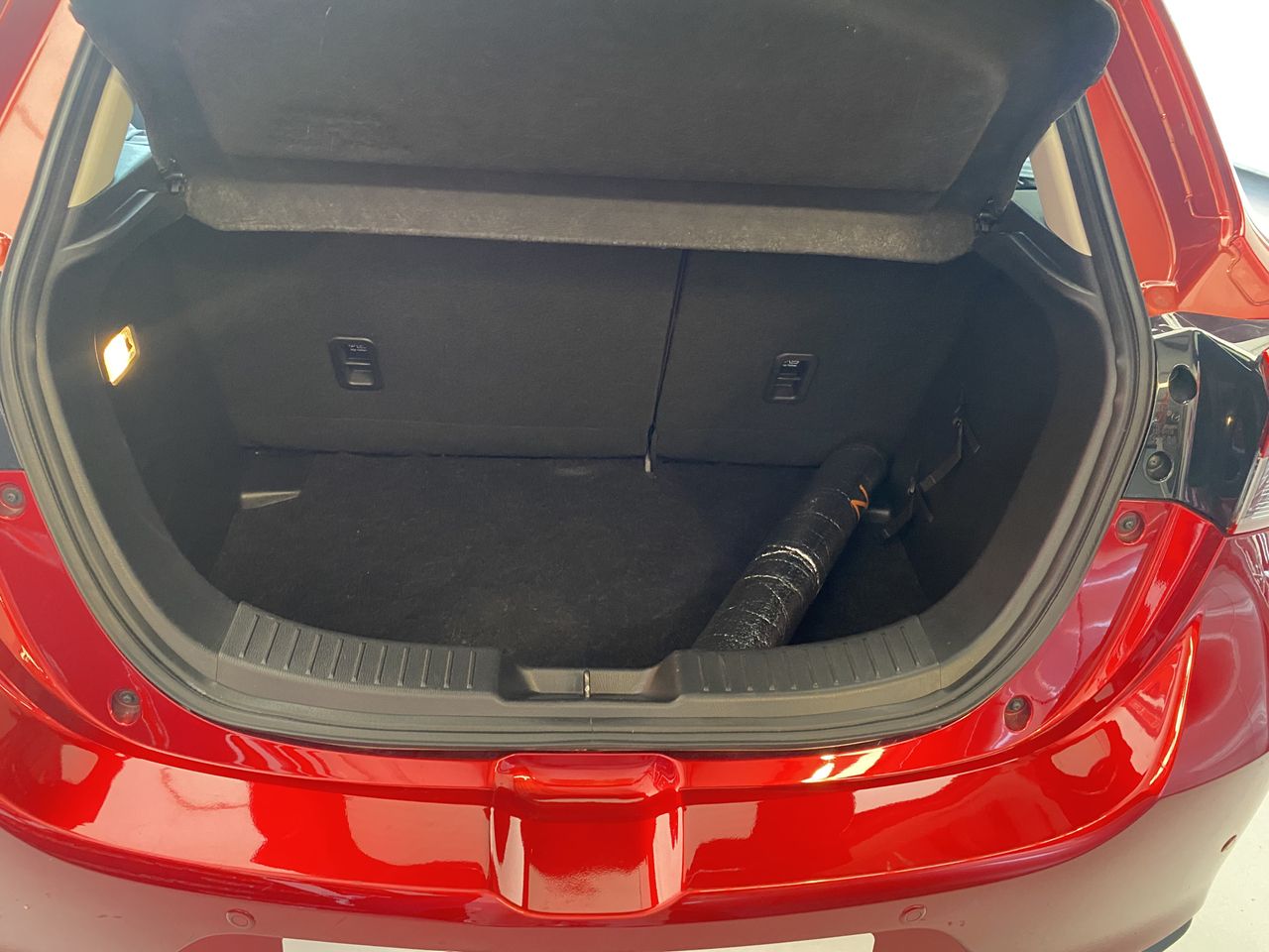 Mazda 2 1.5 GE 66kW 90CV Black Tech Edition AT  - Foto 30