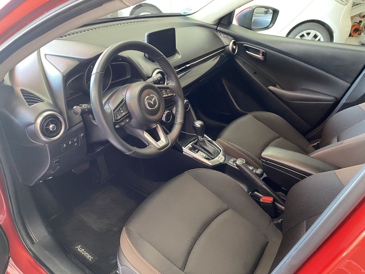 Mazda 2 1.5 GE 66kW 90CV Black Tech Edition AT  - Foto 11