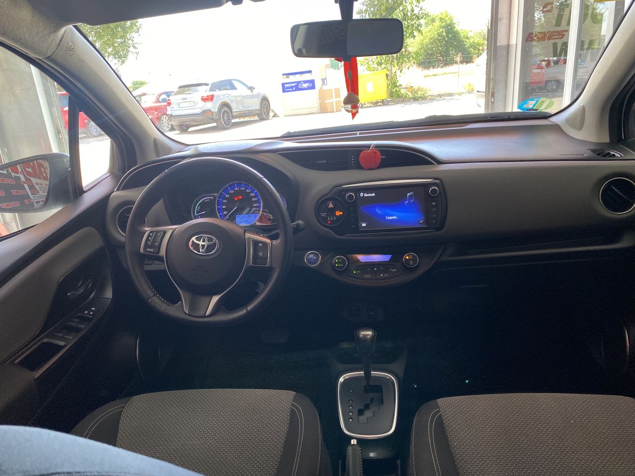 Toyota Yaris Hybrid Active  - Foto 13