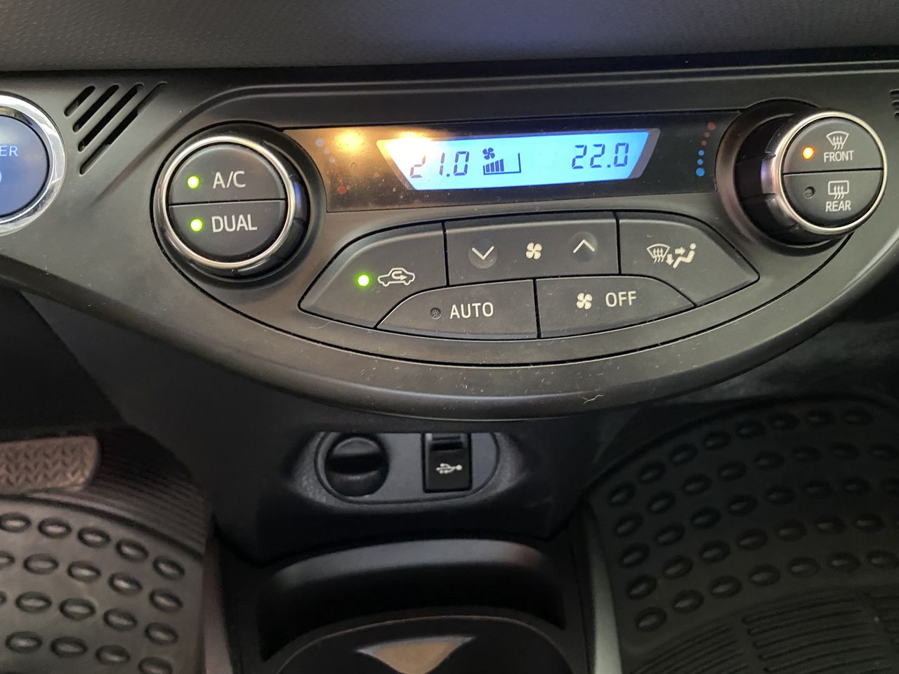 Toyota Yaris Hybrid Active  - Foto 19