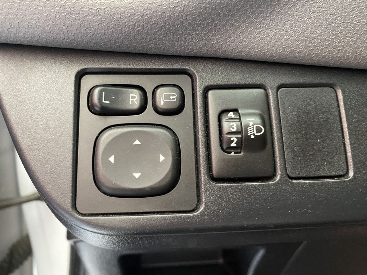 Toyota Yaris Hybrid Active  - Foto 17