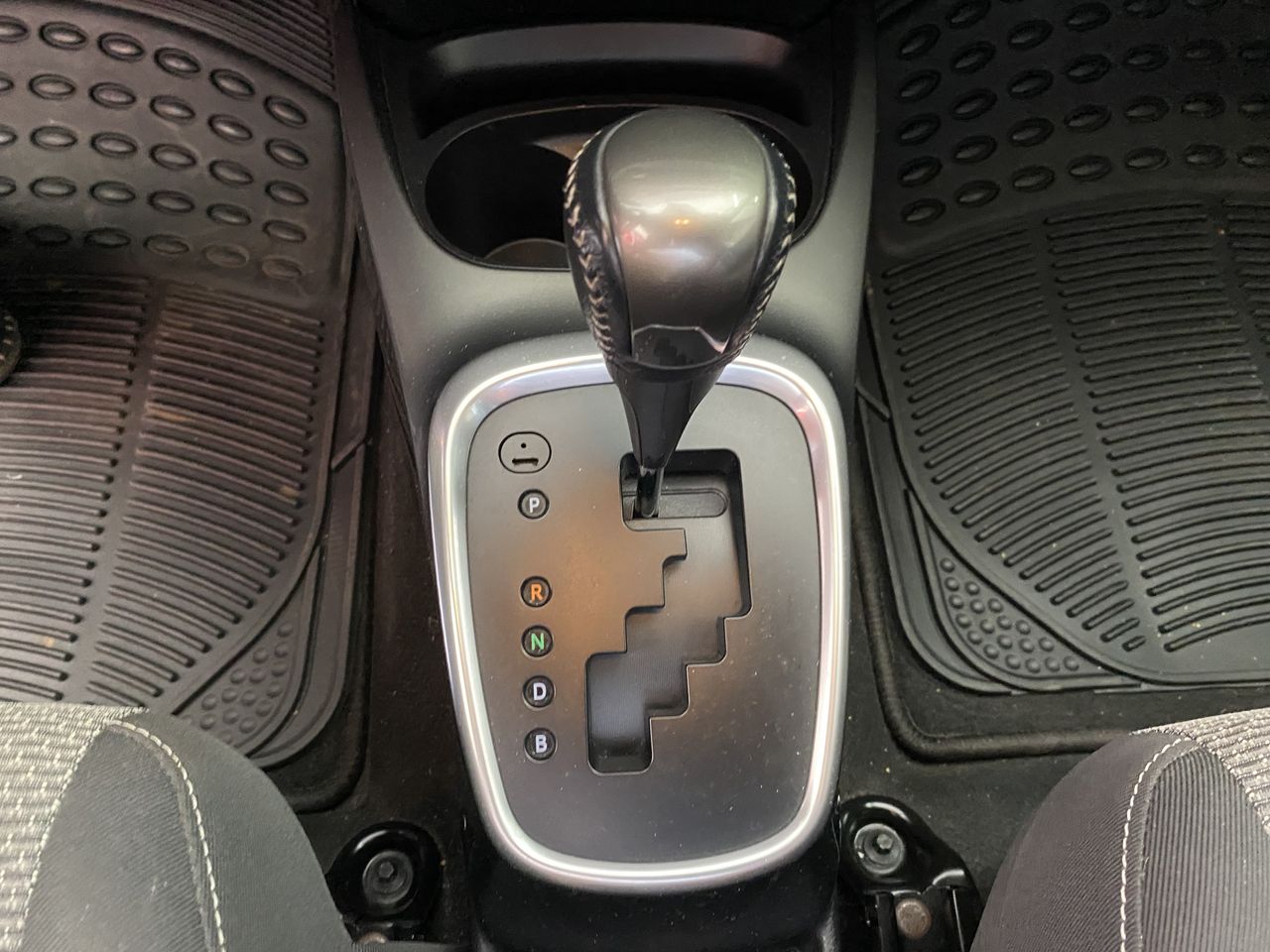 Toyota Yaris Hybrid Active  - Foto 23