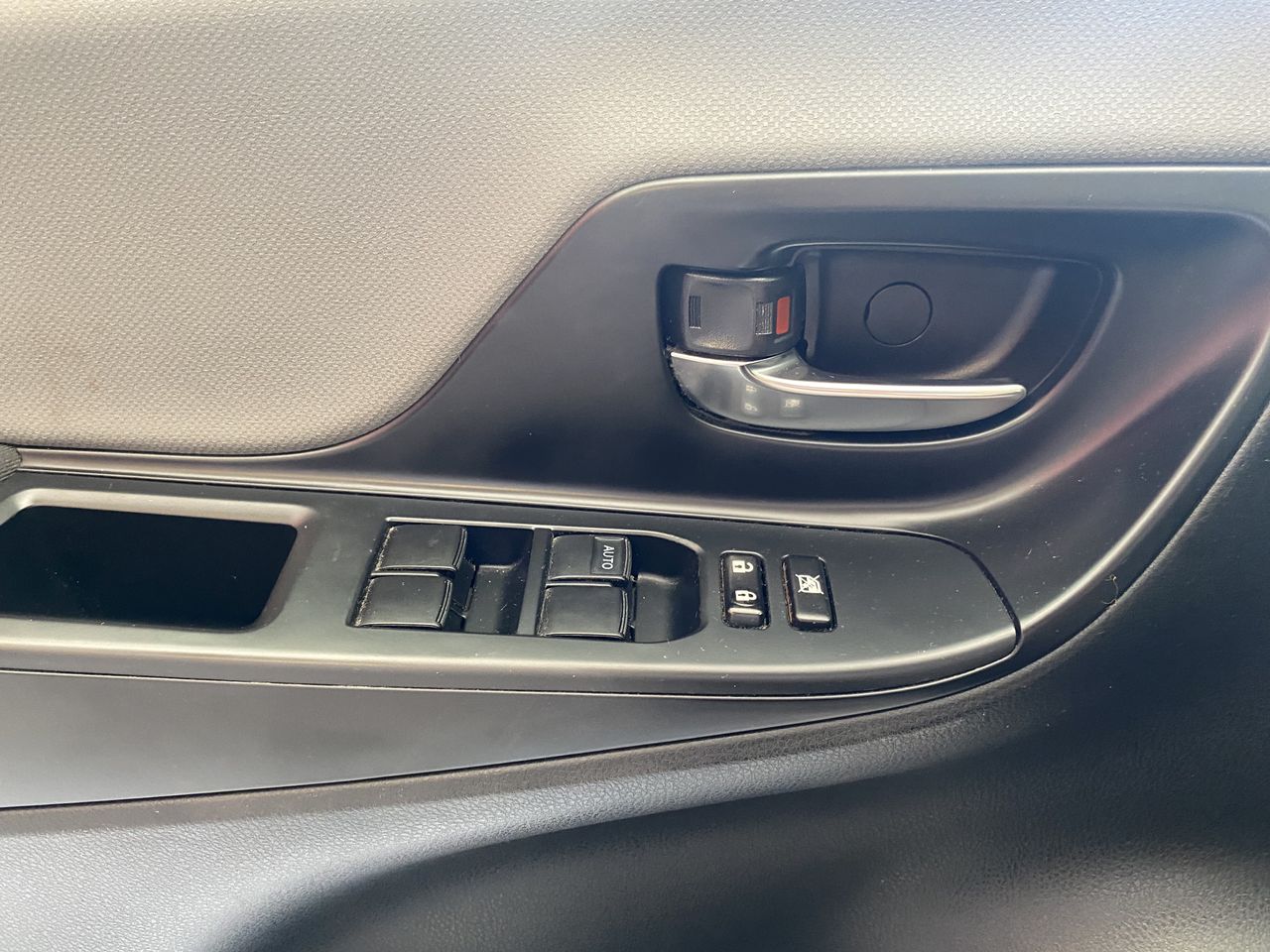 Toyota Yaris Hybrid Active  - Foto 18