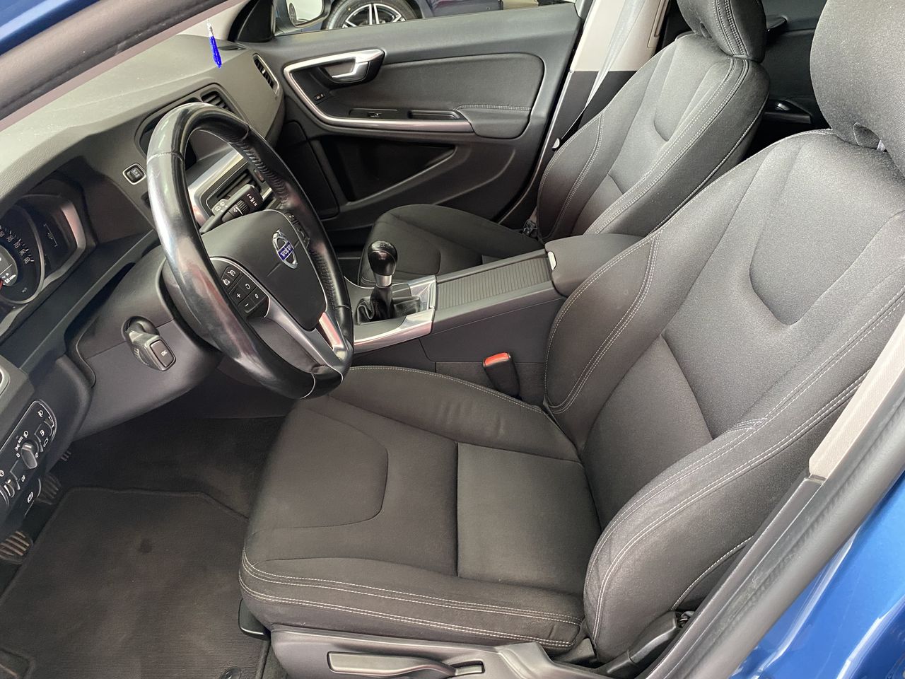 Volvo V60 2.0 D3 Momentum  - Foto 9