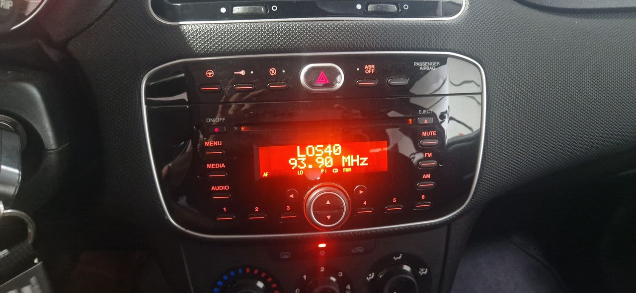Fiat Punto EASY AIRE ACONDICIOANADO-DIRECCIÓN ASISTIDA-BLUETOOTH - Foto 11