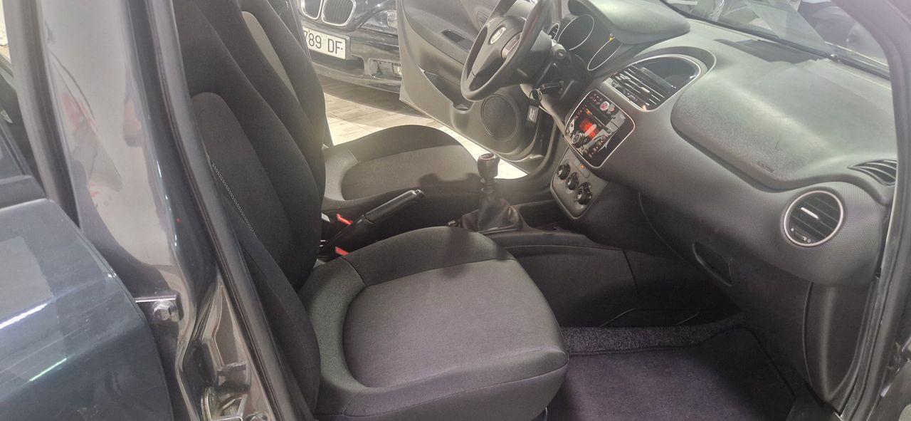 Fiat Punto EASY AIRE ACONDICIOANADO-DIRECCIÓN ASISTIDA-BLUETOOTH - Foto 15