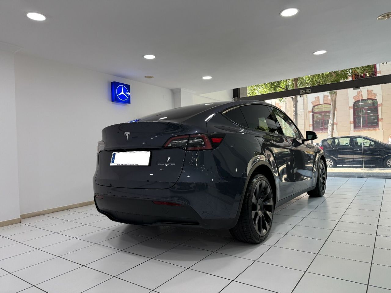 Tesla Model Y Gran autonomía Tracción integral  - Foto 20