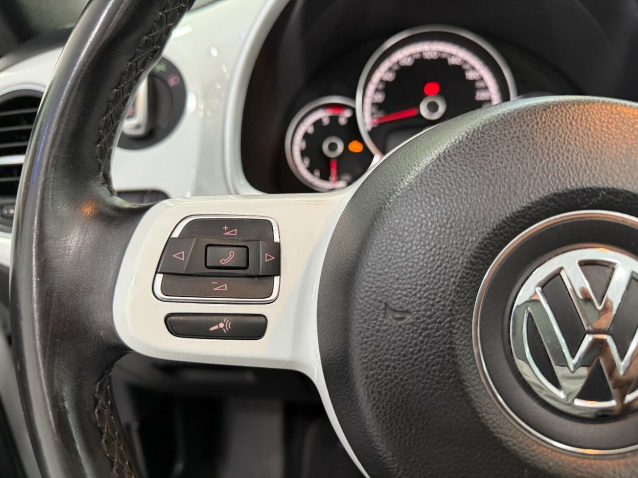 Volkswagen Beetle 2.0 TDI   - Foto 5