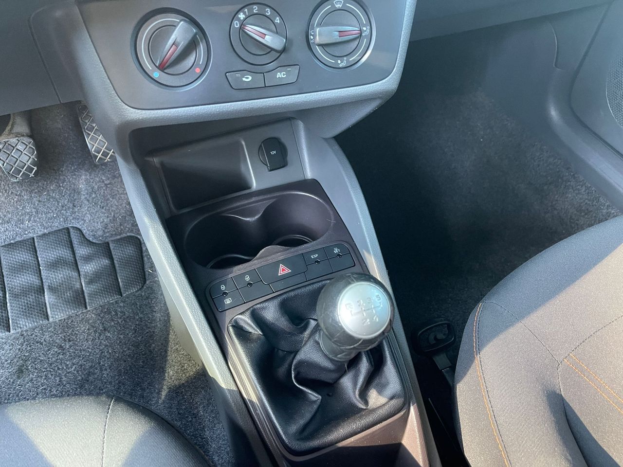 Seat Ibiza 5p Emoción 1.2 12v 60 CV - Foto 17