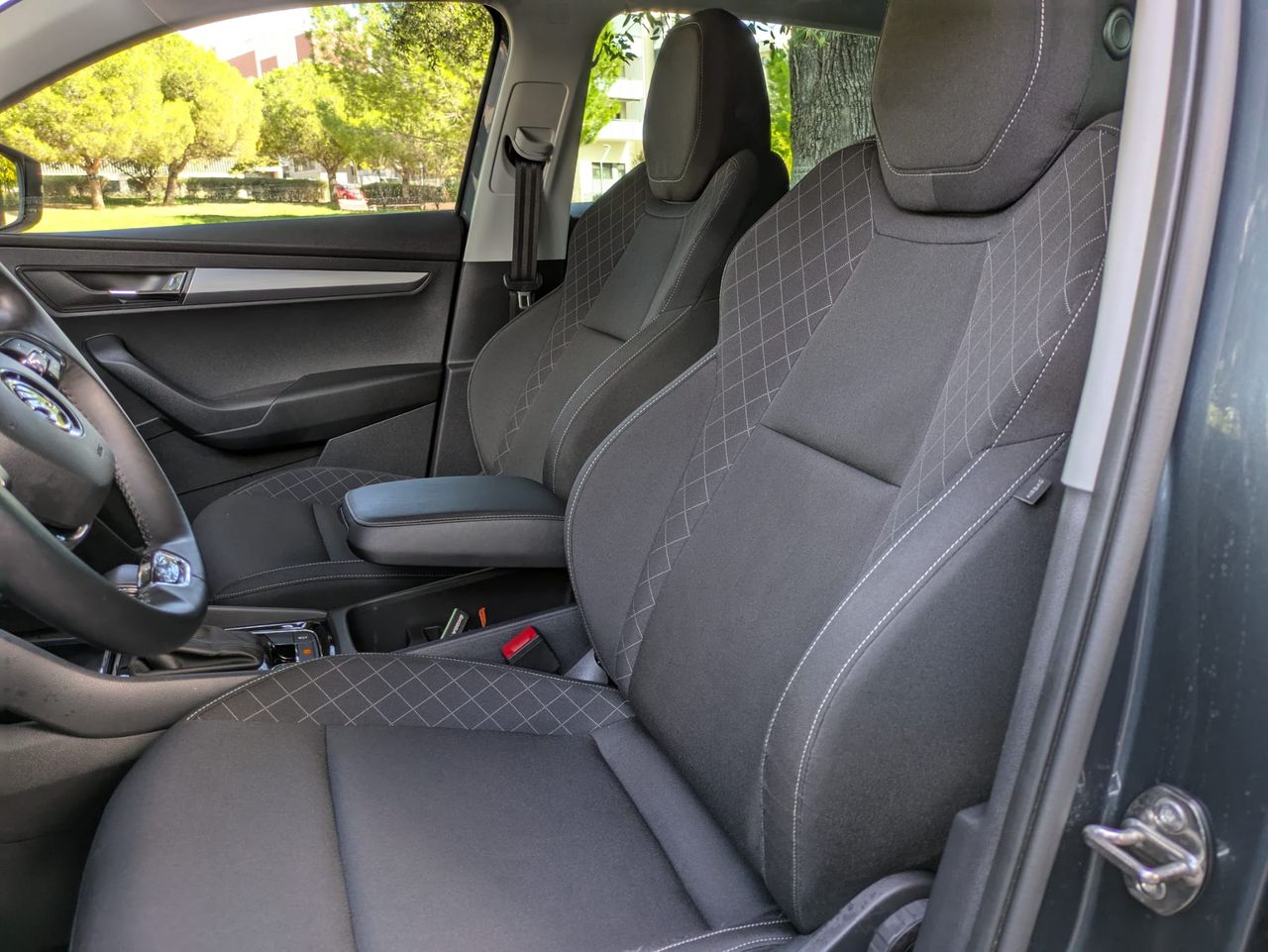 Skoda Karoq 1.5 TSI DSG ACT Ambition - Foto 10