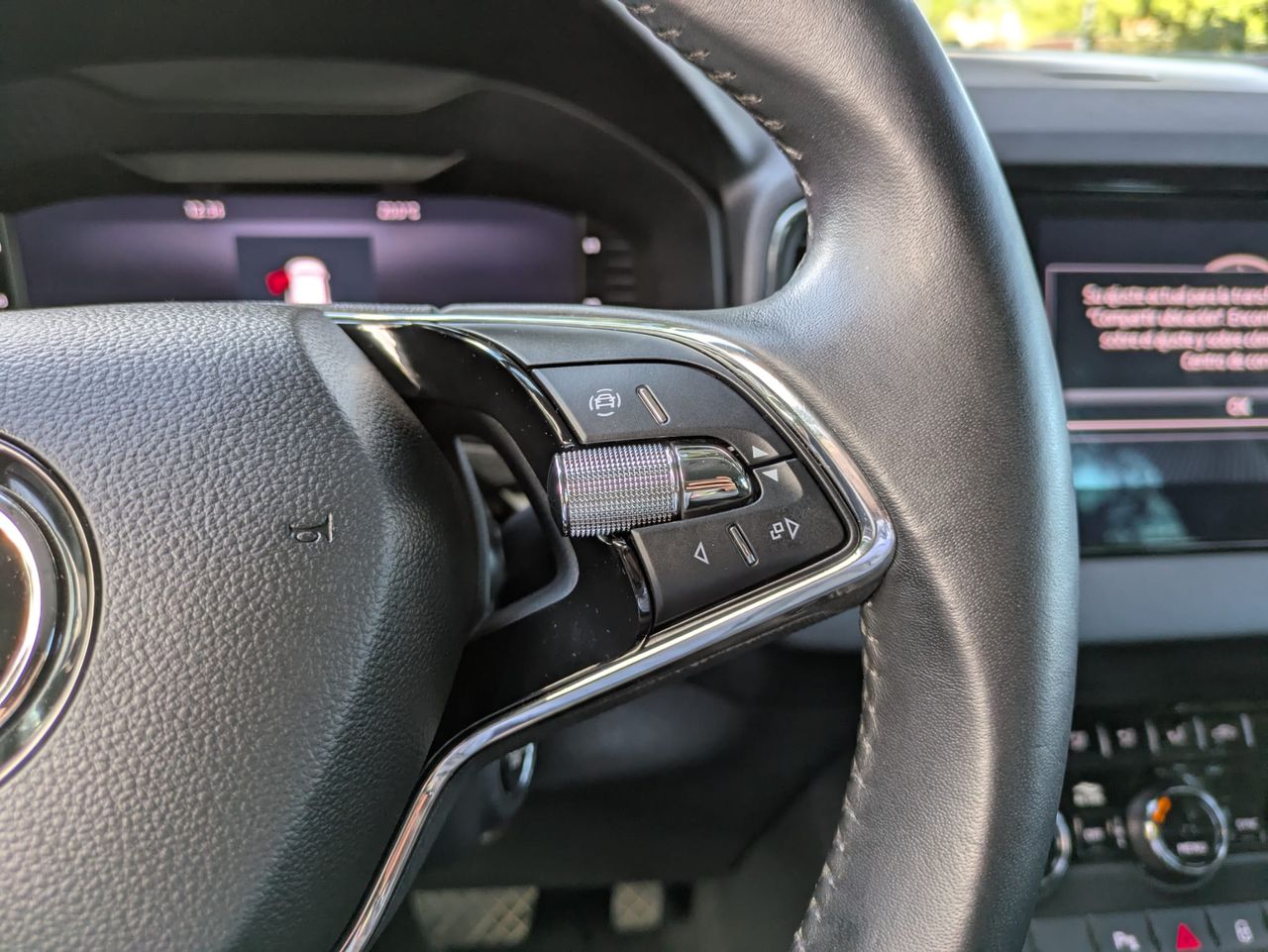 Skoda Karoq 1.5 TSI DSG ACT Ambition - Foto 21