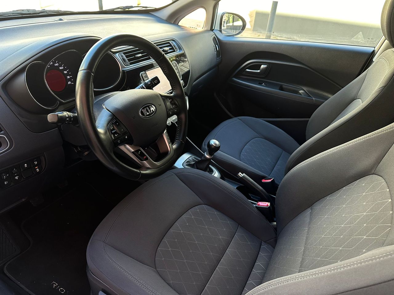 Kia Rio 1.2 Xtech 85cv - Foto 9