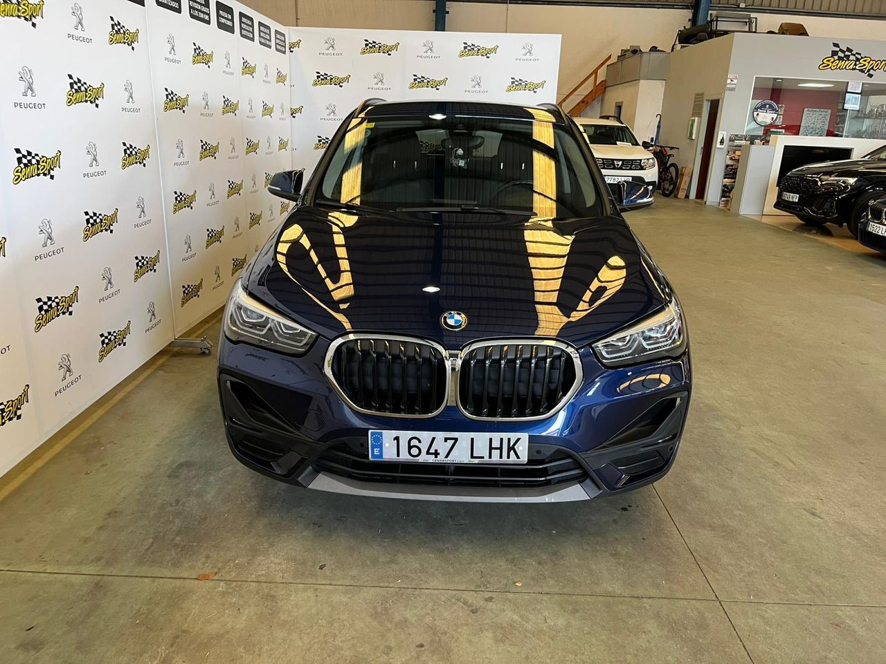 BMW X1 sDrive16d Business SE PUEDE VER Y PROBAR EN SENRA SPORT (PEUGEOT) DUMBRIA - Foto 4