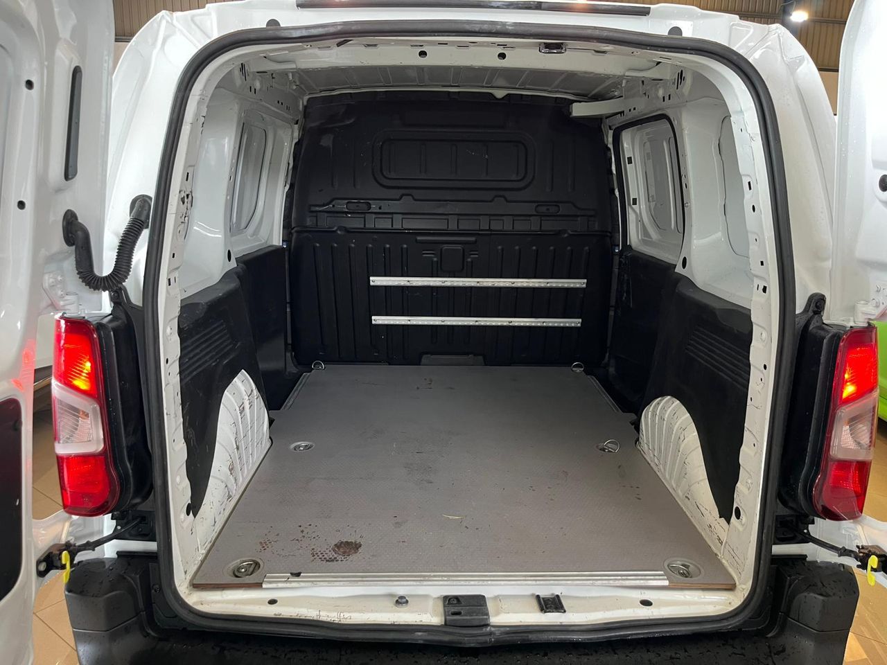 Peugeot Partner PRO STANDAR  - Foto 21