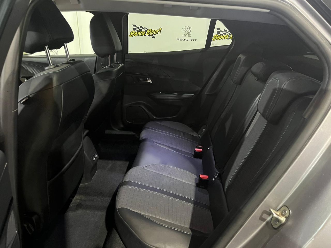 Peugeot 2008 Allure BlueHDI 130 S&S EAT8 - Foto 14