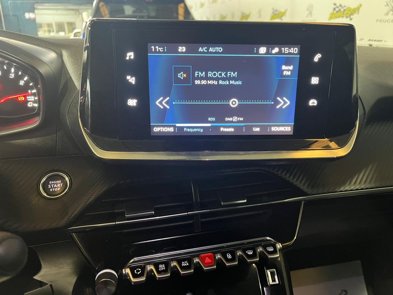 Peugeot 2008 Allure BlueHDI 130 S&S EAT8 - Foto 22