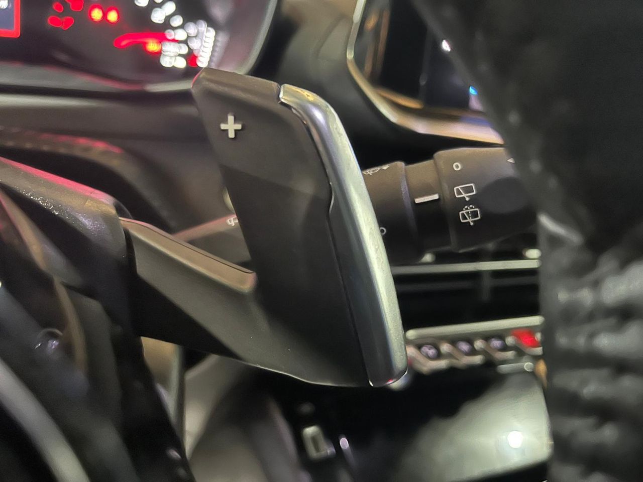 Peugeot 2008 Allure BlueHDI 130 S&S EAT8 - Foto 17