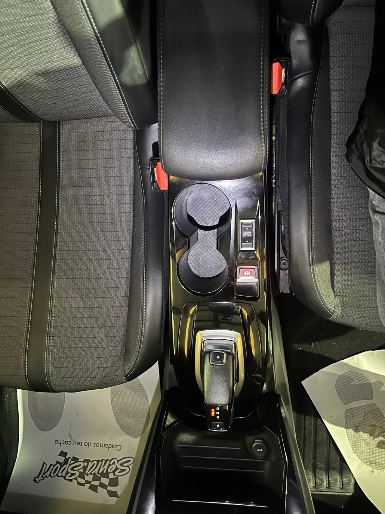 Peugeot 2008 Allure BlueHDI 130 S&S EAT8 - Foto 19