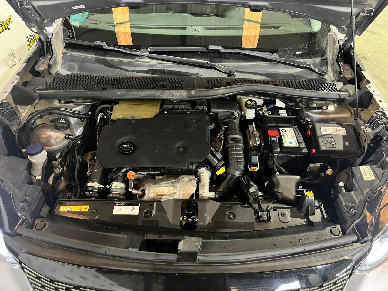 Peugeot 2008 Allure BlueHDI 130 S&S EAT8 - Foto 30