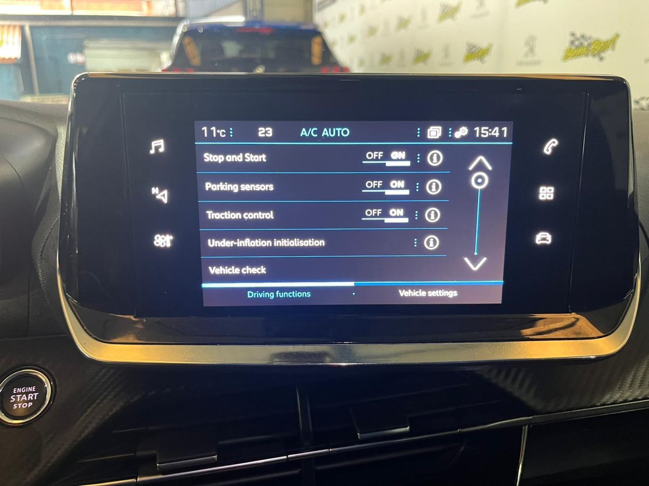 Peugeot 2008 Allure BlueHDI 130 S&S EAT8 - Foto 25