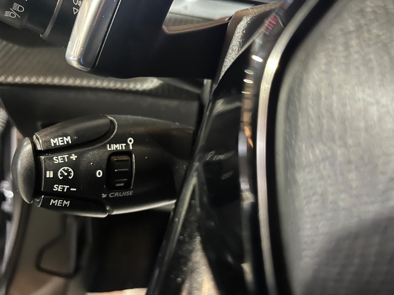 Peugeot 2008 Allure BlueHDI 130 S&S EAT8 - Foto 16