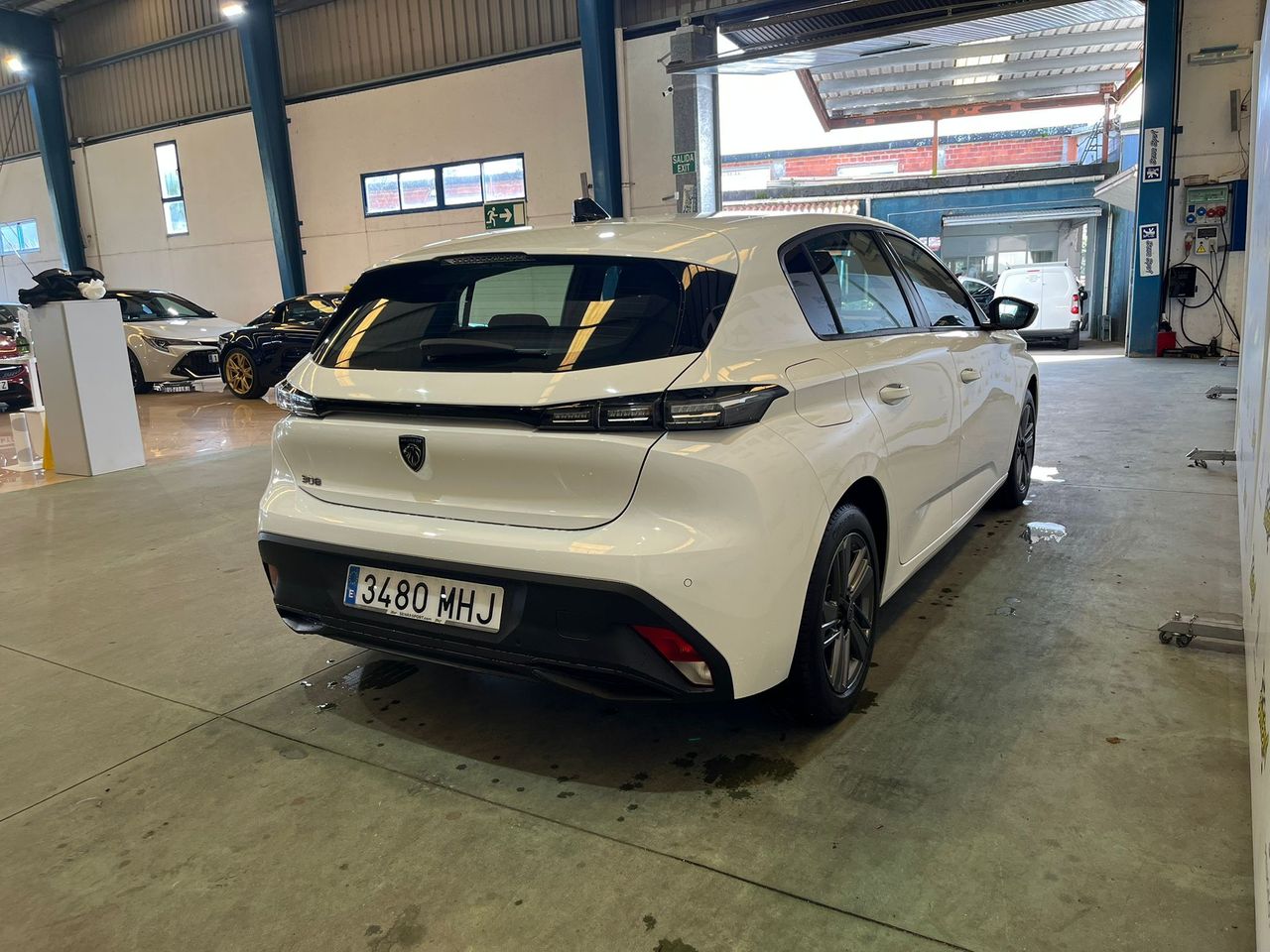 Peugeot 308 5P Active Pack BlueHDi 130 S&S EAT8 - Foto 8