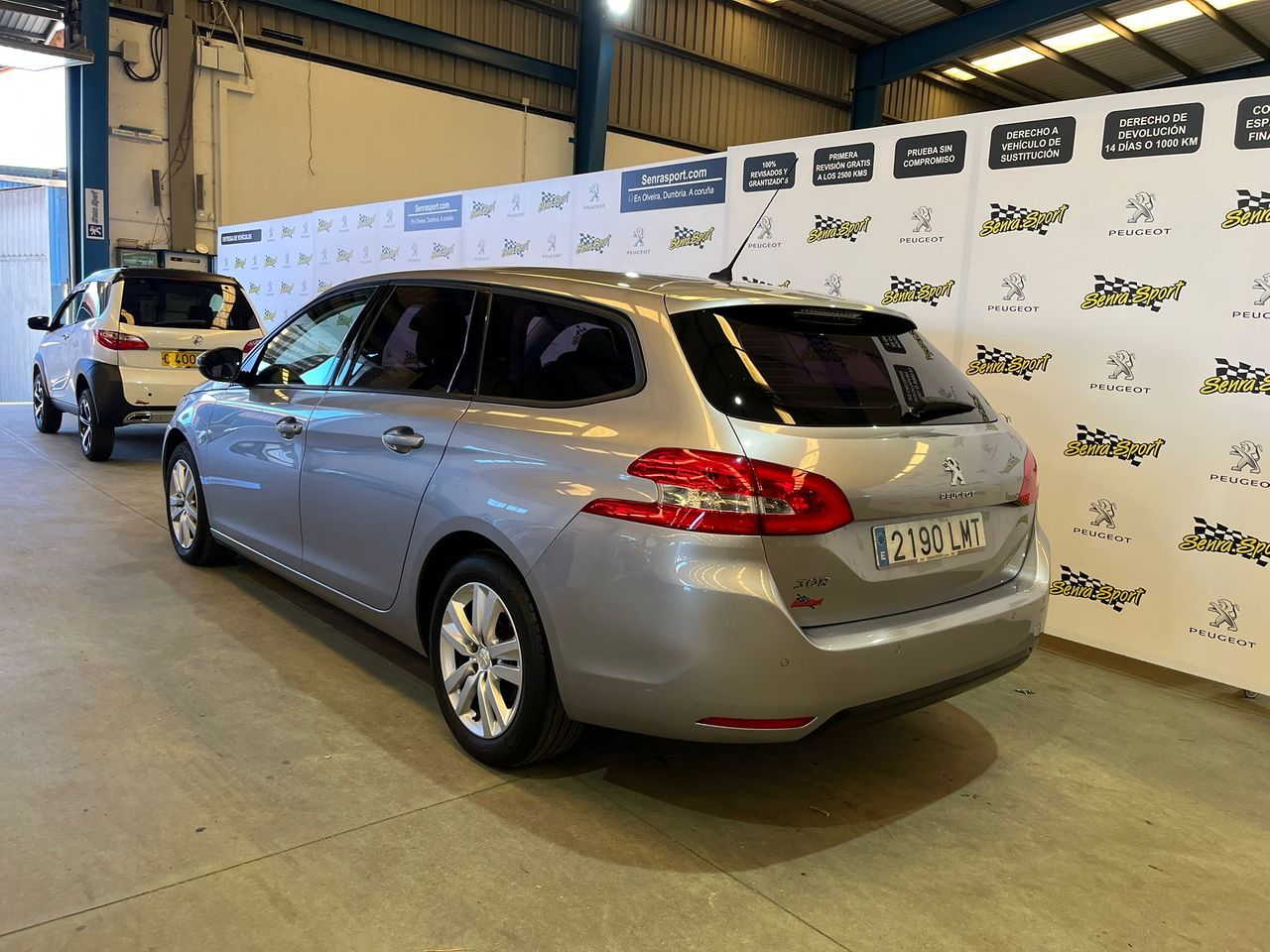 Peugeot 308 SW Active Pack BlueHDi 130 S&S EAT8 - Foto 7